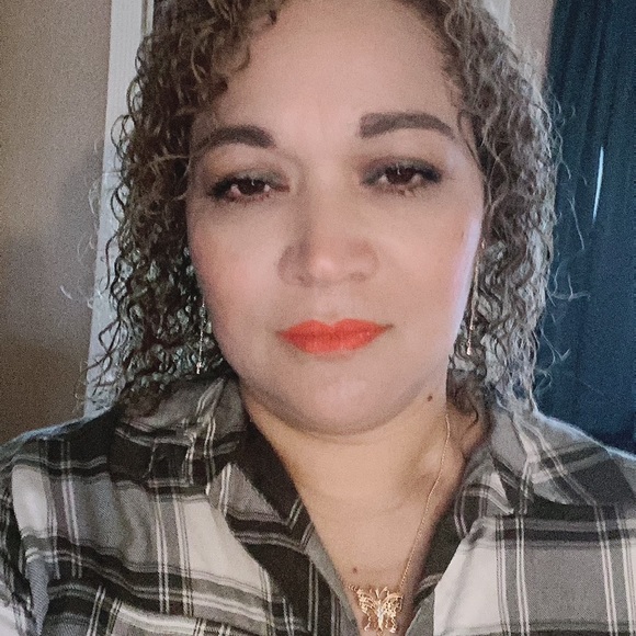 Meet your Posher, Iris - Picture 1 of 1